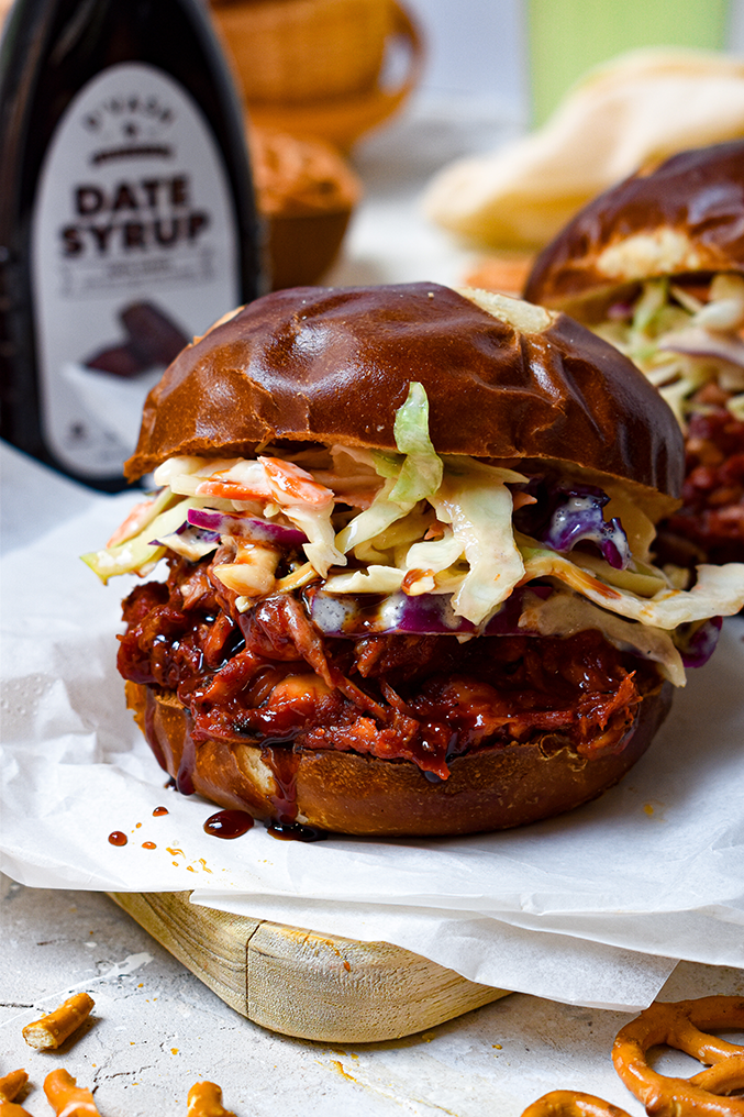 Vegan Pulled "Pork" Burger with Slaw